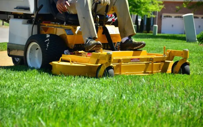 riding lawn mower